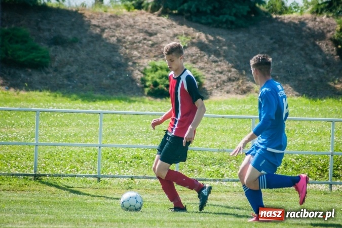 Zdjęcie w galerii na portalu naszraciborz.pl: A klasa: Ważne spotkanie o utrzymanie, zakończone podziałem punktów wiadomości z regionu