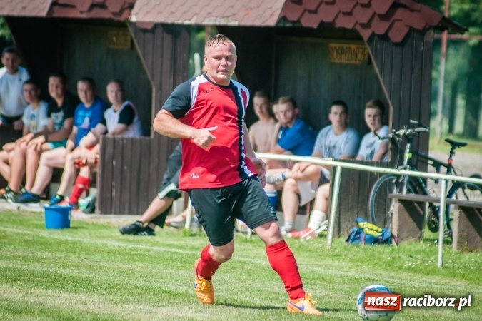 Zdjęcie w galerii na portalu naszraciborz.pl: A klasa: Ważne spotkanie o utrzymanie, zakończone podziałem punktów wiadomości z regionu