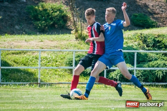 Zdjęcie w galerii na portalu naszraciborz.pl: A klasa: Ważne spotkanie o utrzymanie, zakończone podziałem punktów wiadomości z regionu