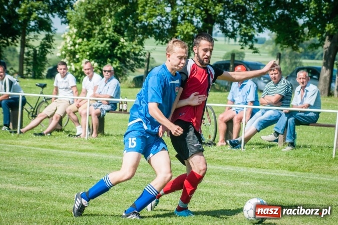 Zdjęcie w galerii na portalu naszraciborz.pl: A klasa: Ważne spotkanie o utrzymanie, zakończone podziałem punktów wiadomości z regionu