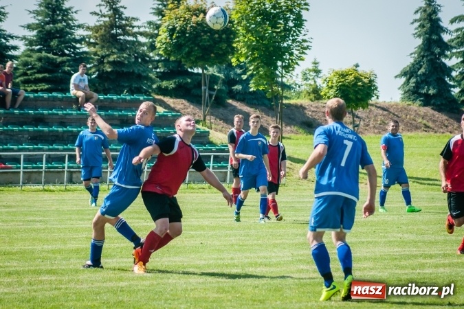 Zdjęcie w galerii na portalu naszraciborz.pl: A klasa: Ważne spotkanie o utrzymanie, zakończone podziałem punktów wiadomości z regionu