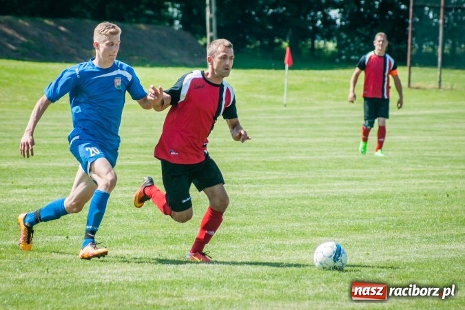 Zdjęcie w galerii na portalu naszraciborz.pl: A klasa: Ważne spotkanie o utrzymanie, zakończone podziałem punktów wiadomości z regionu