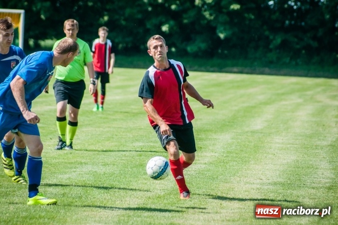 Zdjęcie w galerii na portalu naszraciborz.pl: A klasa: Ważne spotkanie o utrzymanie, zakończone podziałem punktów wiadomości z regionu