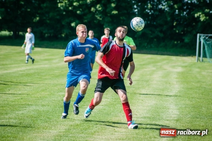 Zdjęcie w galerii na portalu naszraciborz.pl: A klasa: Ważne spotkanie o utrzymanie, zakończone podziałem punktów wiadomości z regionu