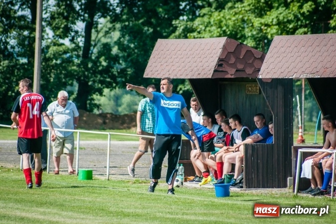 Zdjęcie w galerii na portalu naszraciborz.pl: A klasa: Ważne spotkanie o utrzymanie, zakończone podziałem punktów wiadomości z regionu