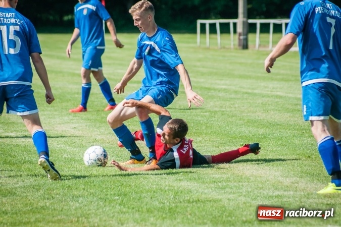 Zdjęcie w galerii na portalu naszraciborz.pl: A klasa: Ważne spotkanie o utrzymanie, zakończone podziałem punktów wiadomości z regionu
