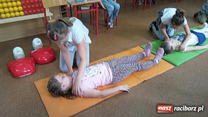 Zdjęcie w galerii na portalu naszraciborz.pl: Pierwsza pomoc dla rodziców w SP 4  wiadomości z regionu