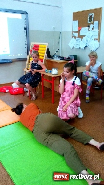 Zdjęcie w galerii na portalu naszraciborz.pl: Pierwsza pomoc dla rodziców w SP 4  wiadomości z regionu