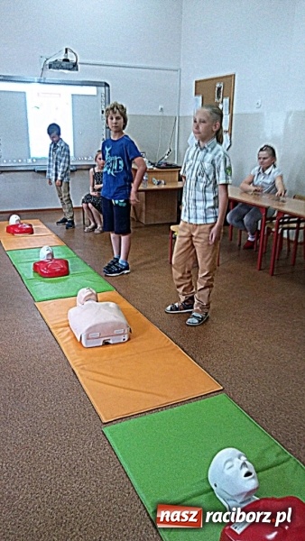 Zdjęcie w galerii na portalu naszraciborz.pl: Pierwsza pomoc dla rodziców w SP 4  wiadomości z regionu