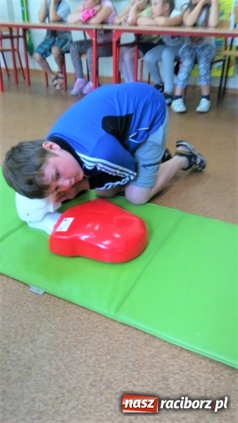 Zdjęcie w galerii na portalu naszraciborz.pl: Pierwsza pomoc dla rodziców w SP 4  wiadomości z regionu