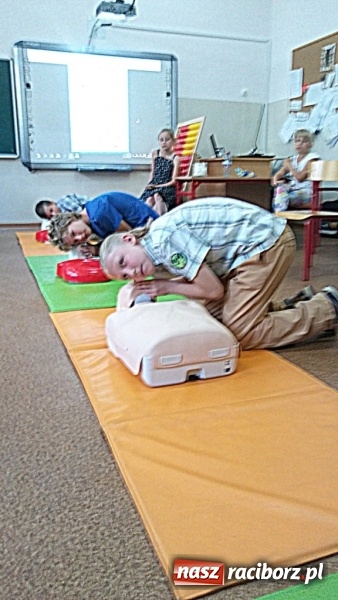 Zdjęcie w galerii na portalu naszraciborz.pl: Pierwsza pomoc dla rodziców w SP 4  wiadomości z regionu