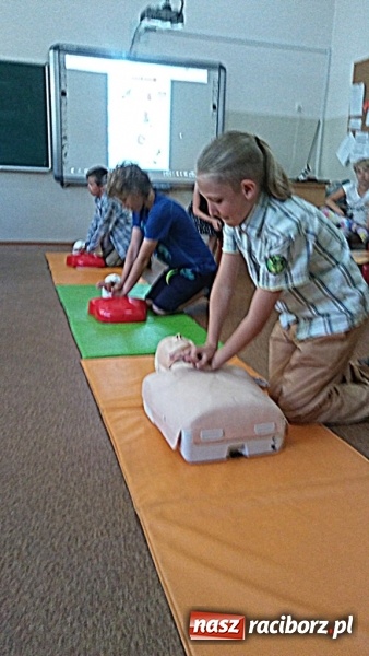 Zdjęcie w galerii na portalu naszraciborz.pl: Pierwsza pomoc dla rodziców w SP 4  wiadomości z regionu