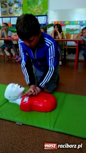 Zdjęcie w galerii na portalu naszraciborz.pl: Pierwsza pomoc dla rodziców w SP 4  wiadomości z regionu