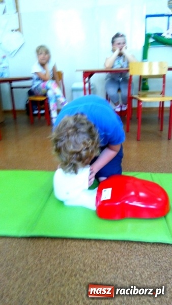 Zdjęcie w galerii na portalu naszraciborz.pl: Pierwsza pomoc dla rodziców w SP 4  wiadomości z regionu