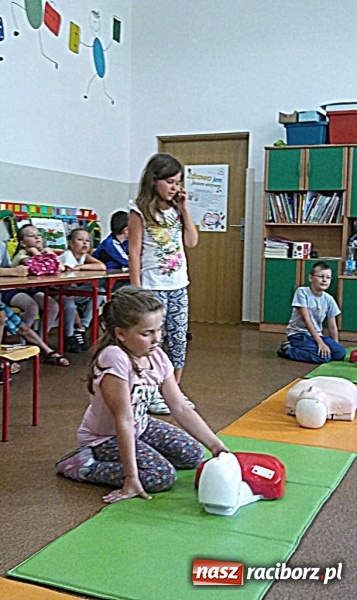 Zdjęcie w galerii na portalu naszraciborz.pl: Pierwsza pomoc dla rodziców w SP 4  wiadomości z regionu