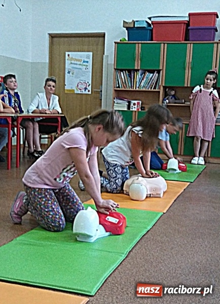 Zdjęcie w galerii na portalu naszraciborz.pl: Pierwsza pomoc dla rodziców w SP 4  wiadomości z regionu