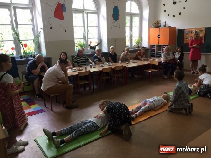 Zdjęcie w galerii na portalu naszraciborz.pl: Pierwsza pomoc dla rodziców w SP 4  wiadomości z regionu