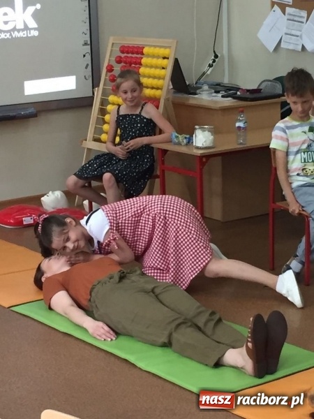 Zdjęcie w galerii na portalu naszraciborz.pl: Pierwsza pomoc dla rodziców w SP 4  wiadomości z regionu