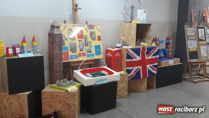 Zdjęcie w galerii na portalu naszraciborz.pl: W Szkole Podstawowej nr 1 odbył się Tajemniczy Tydzień Języków wiadomości z regionu