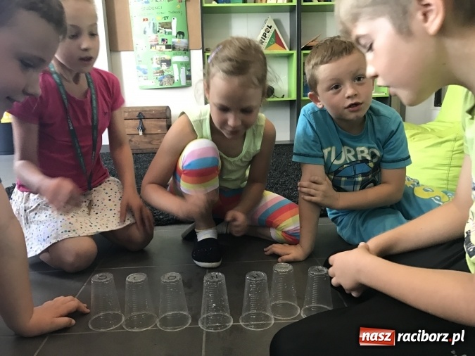 Zdjęcie w galerii na portalu naszraciborz.pl: W Szkole Podstawowej nr 1 odbył się Tajemniczy Tydzień Języków wiadomości z regionu