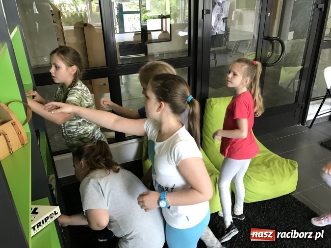 Zdjęcie w galerii na portalu naszraciborz.pl: W Szkole Podstawowej nr 1 odbył się Tajemniczy Tydzień Języków wiadomości z regionu