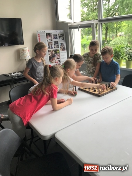 Zdjęcie w galerii na portalu naszraciborz.pl: W Szkole Podstawowej nr 1 odbył się Tajemniczy Tydzień Języków wiadomości z regionu