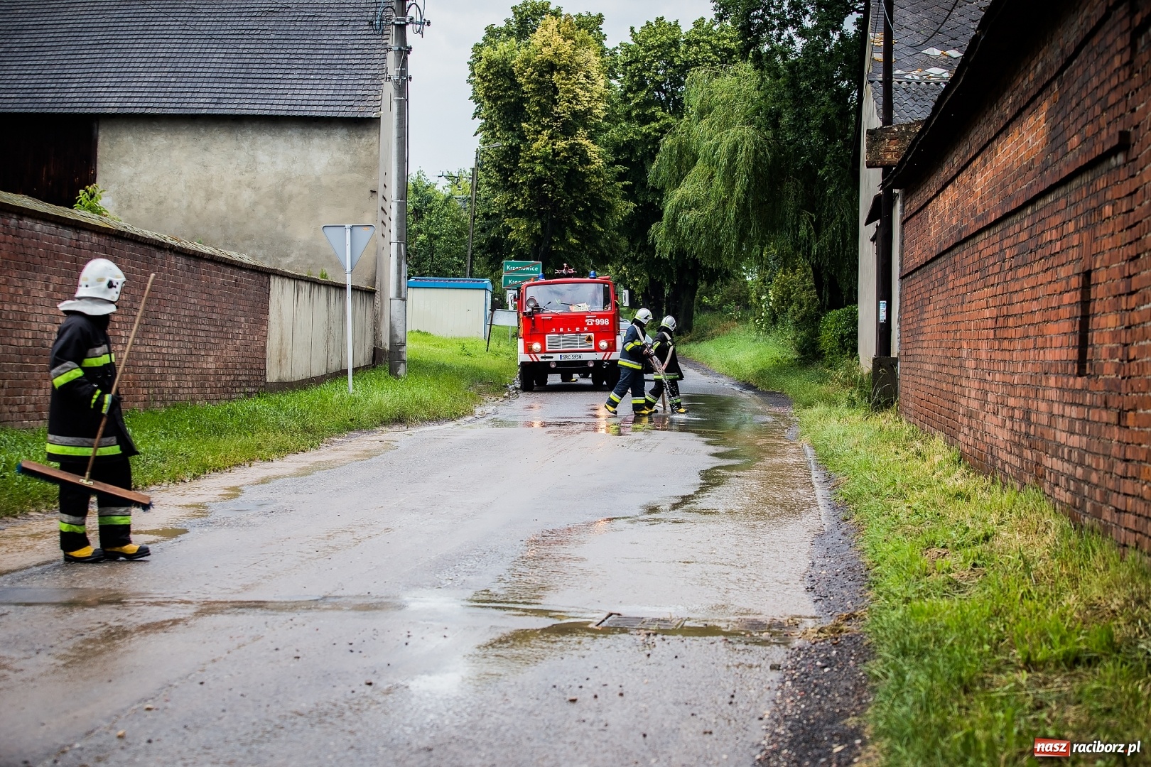 Zdjęcie w galerii na portalu naszraciborz.pl: Intensywne opady deszczu spowodowały podtopienia w gminie Krzanowice wiadomości z regionu