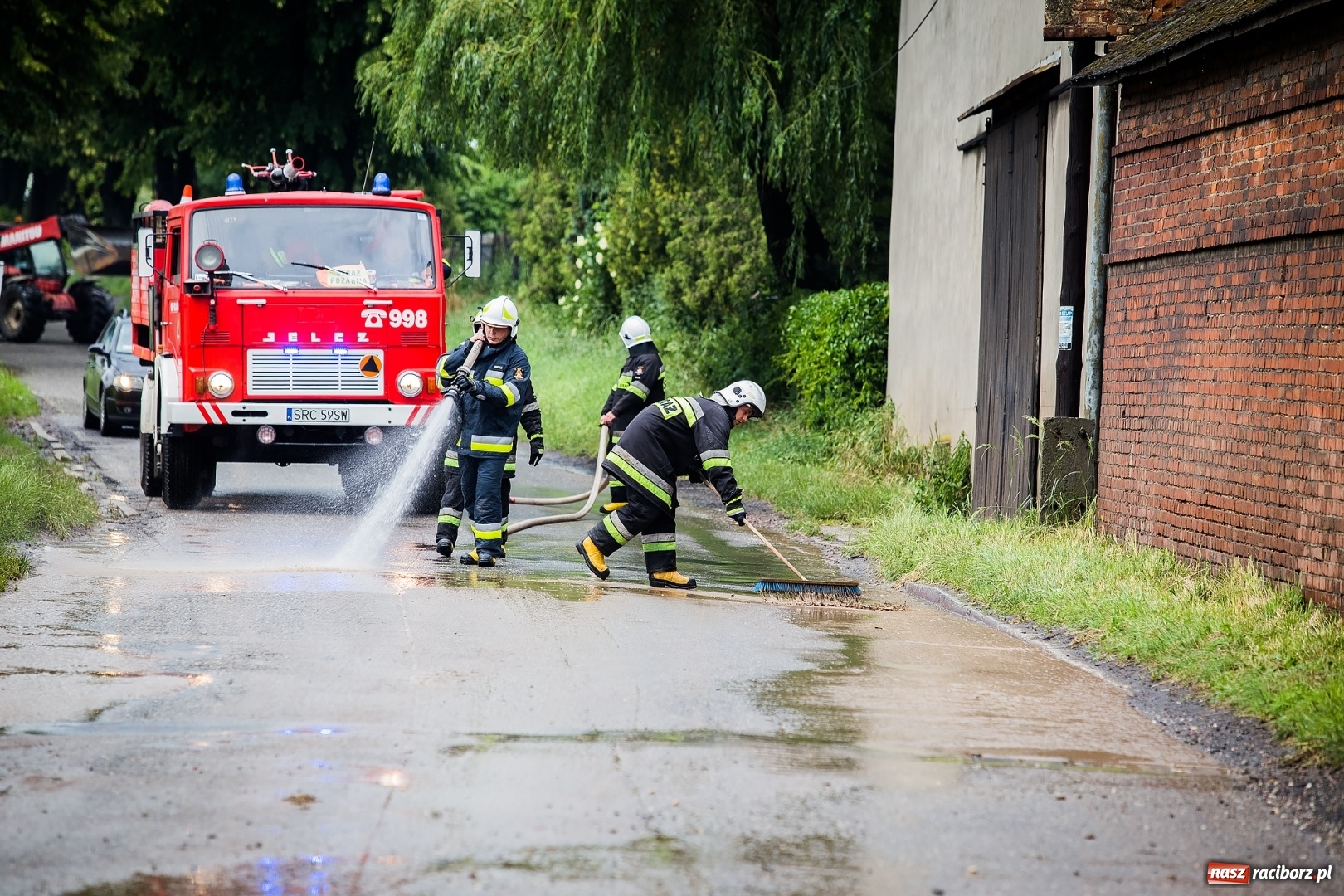 Zdjęcie w galerii na portalu naszraciborz.pl: Intensywne opady deszczu spowodowały podtopienia w gminie Krzanowice wiadomości z regionu
