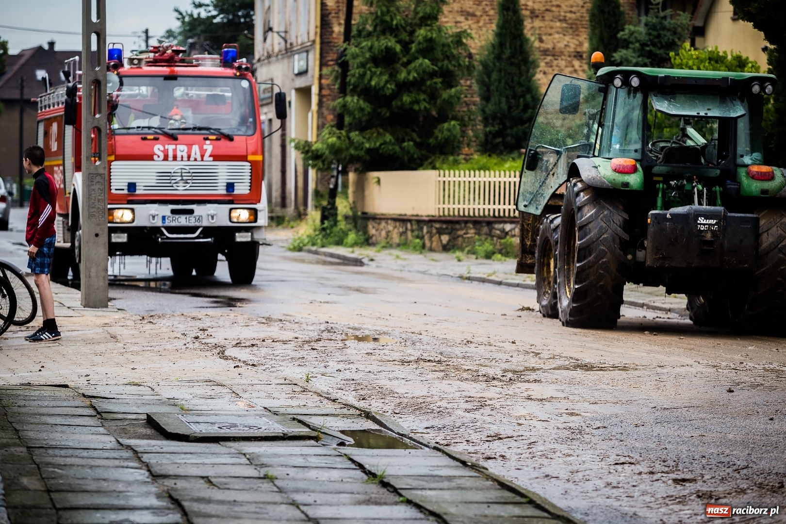 Zdjęcie w galerii na portalu naszraciborz.pl: Intensywne opady deszczu spowodowały podtopienia w gminie Krzanowice wiadomości z regionu