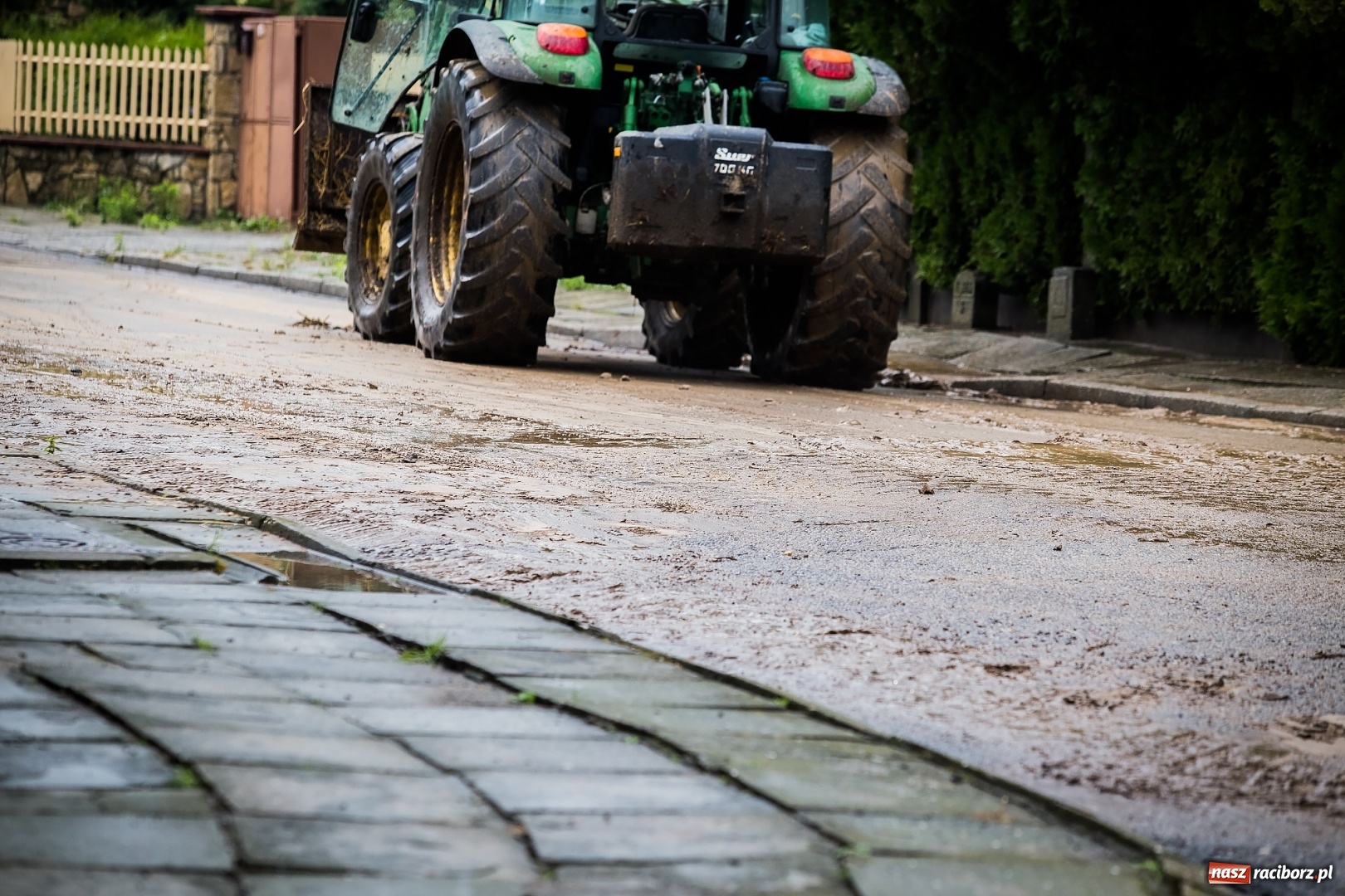 Zdjęcie w galerii na portalu naszraciborz.pl: Intensywne opady deszczu spowodowały podtopienia w gminie Krzanowice wiadomości z regionu