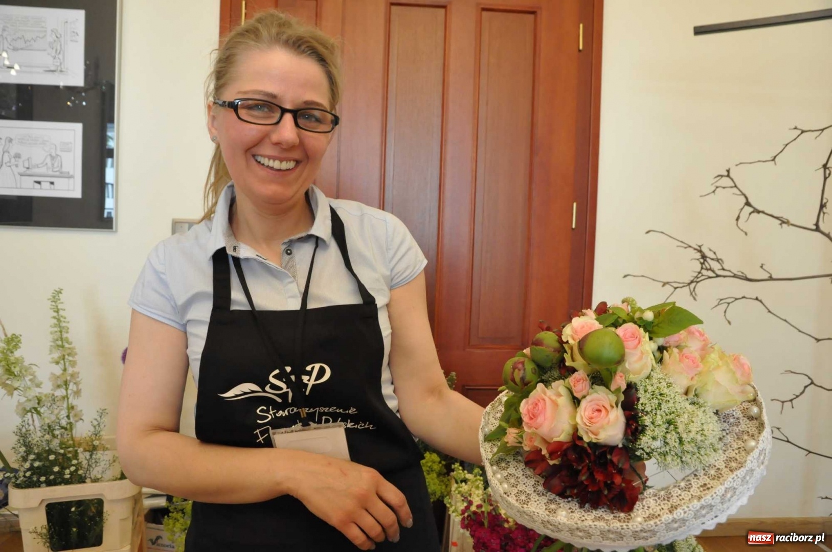 Zdjęcie w galerii na portalu naszraciborz.pl: Na zamku można oglądać, jak powstają piękne kompozycje kwiatowe wiadomości z regionu