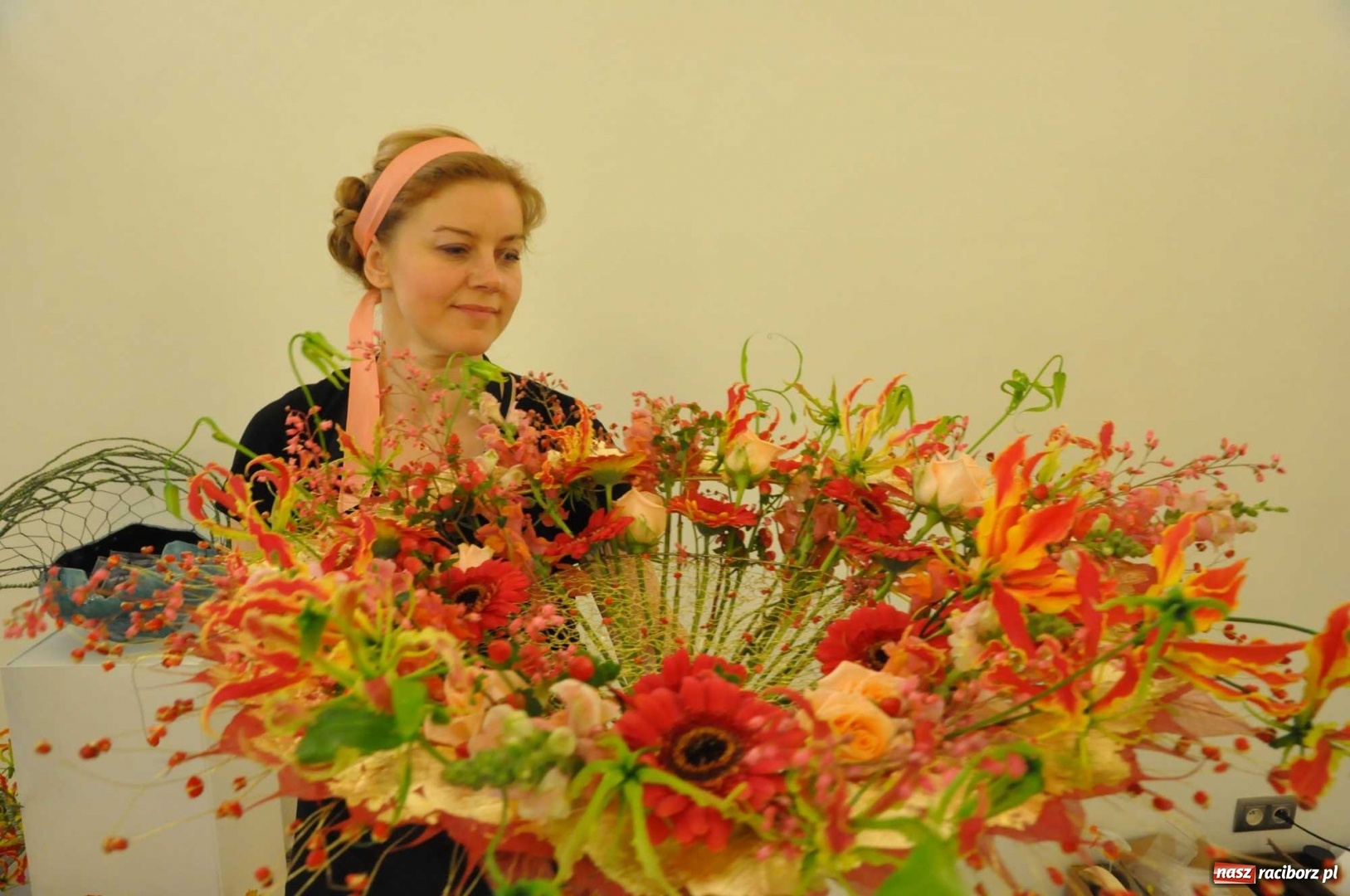 Zdjęcie w galerii na portalu naszraciborz.pl: Na zamku można oglądać, jak powstają piękne kompozycje kwiatowe wiadomości z regionu