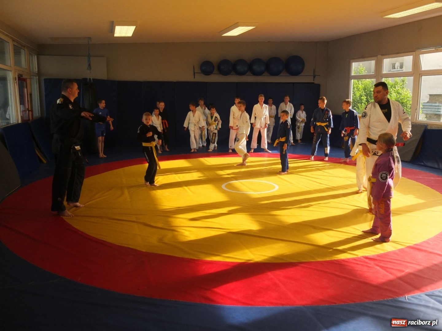 Zdjęcie w galerii na portalu naszraciborz.pl: Seminarium szkoleniowe oraz promocja na czarny pas Kamila Tarnawskiego wiadomości z regionu