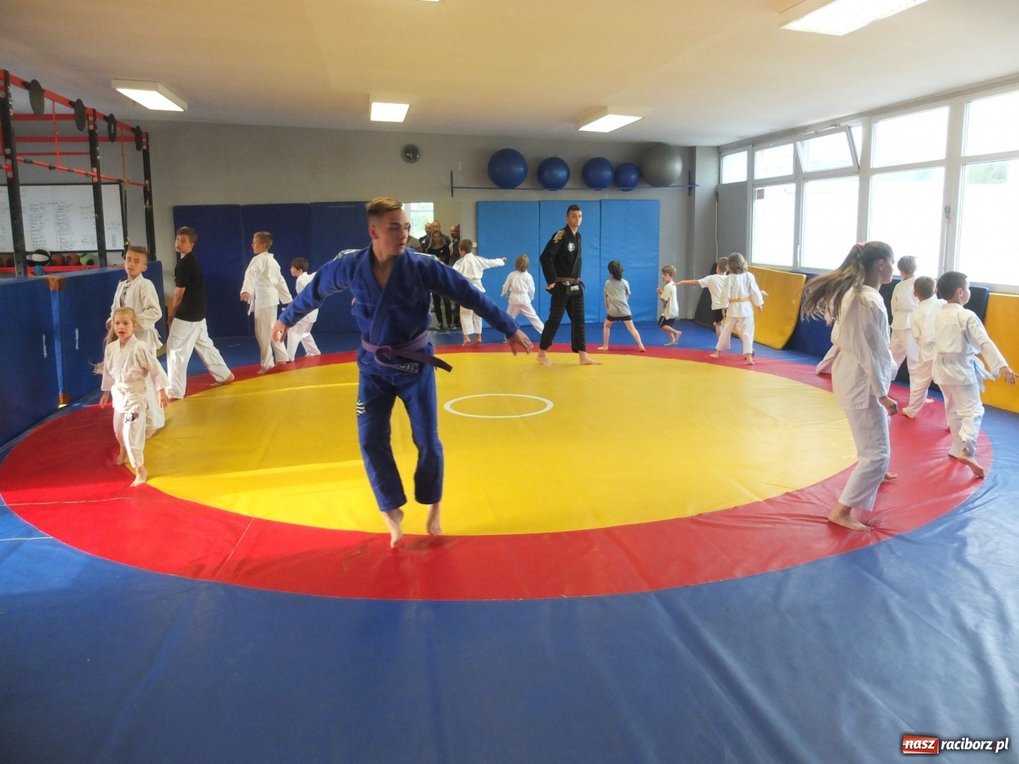 Zdjęcie w galerii na portalu naszraciborz.pl: Seminarium szkoleniowe oraz promocja na czarny pas Kamila Tarnawskiego wiadomości z regionu