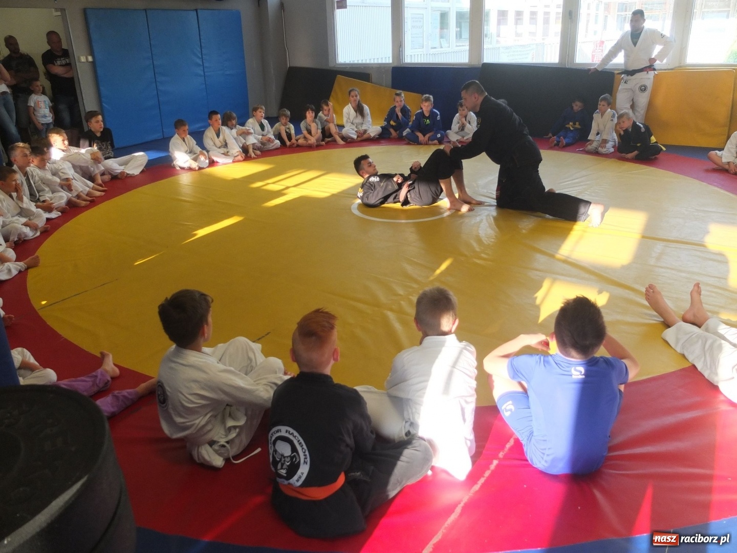 Zdjęcie w galerii na portalu naszraciborz.pl: Seminarium szkoleniowe oraz promocja na czarny pas Kamila Tarnawskiego wiadomości z regionu