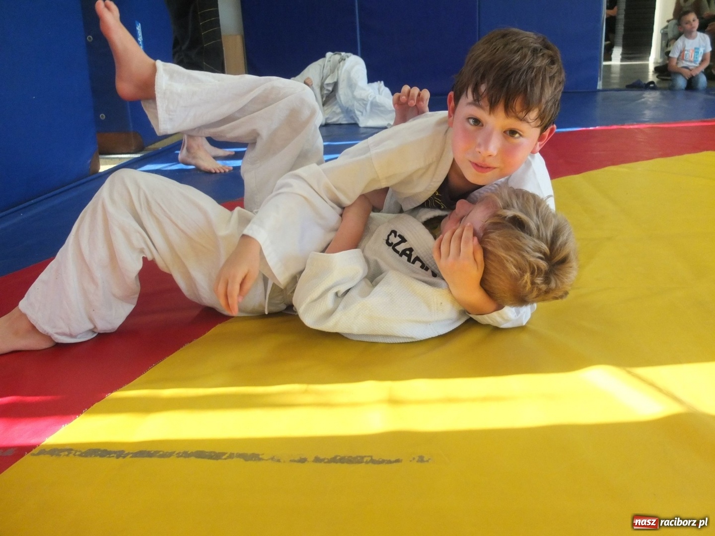 Zdjęcie w galerii na portalu naszraciborz.pl: Seminarium szkoleniowe oraz promocja na czarny pas Kamila Tarnawskiego wiadomości z regionu