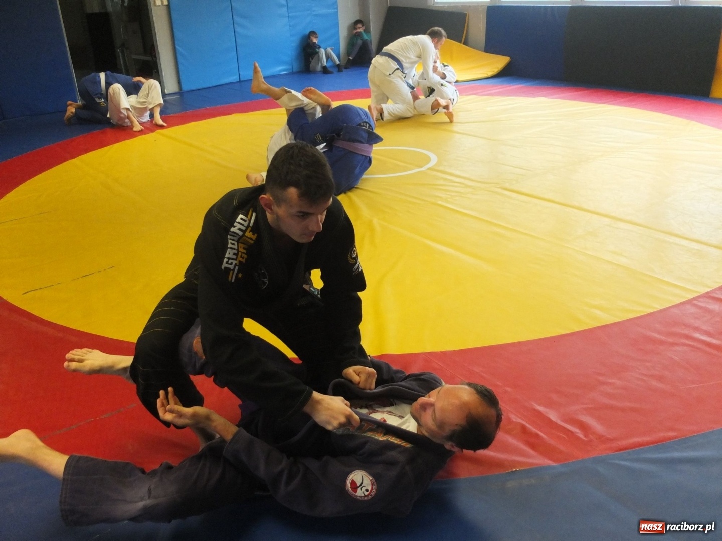 Zdjęcie w galerii na portalu naszraciborz.pl: Seminarium szkoleniowe oraz promocja na czarny pas Kamila Tarnawskiego wiadomości z regionu