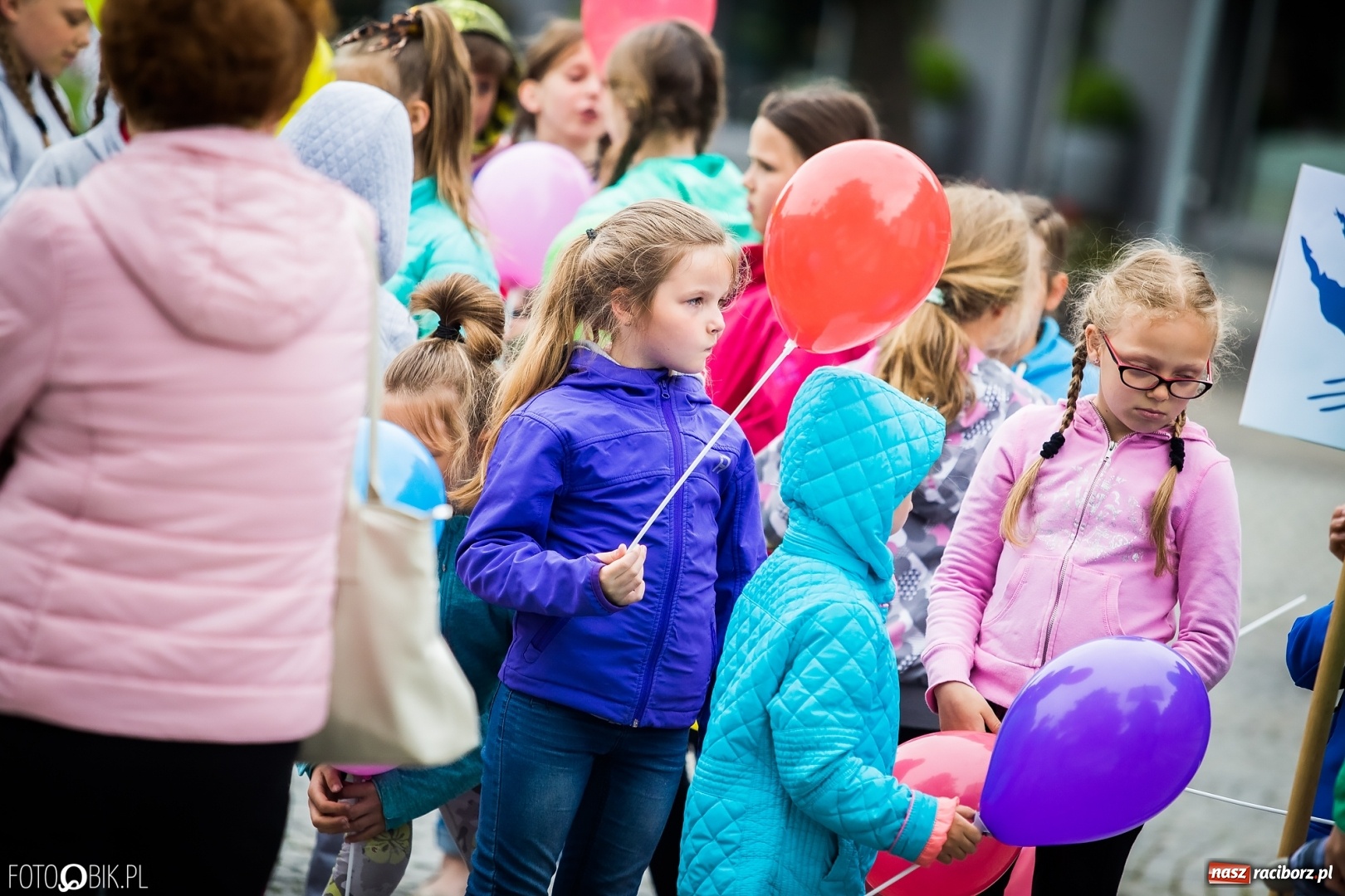 Zdjęcie w galerii na portalu naszraciborz.pl: Śląsk Kraina Wielu Kultur - przemarsz zespołów na raciborski zamek FOTO i WIDEO wiadomości z regionu