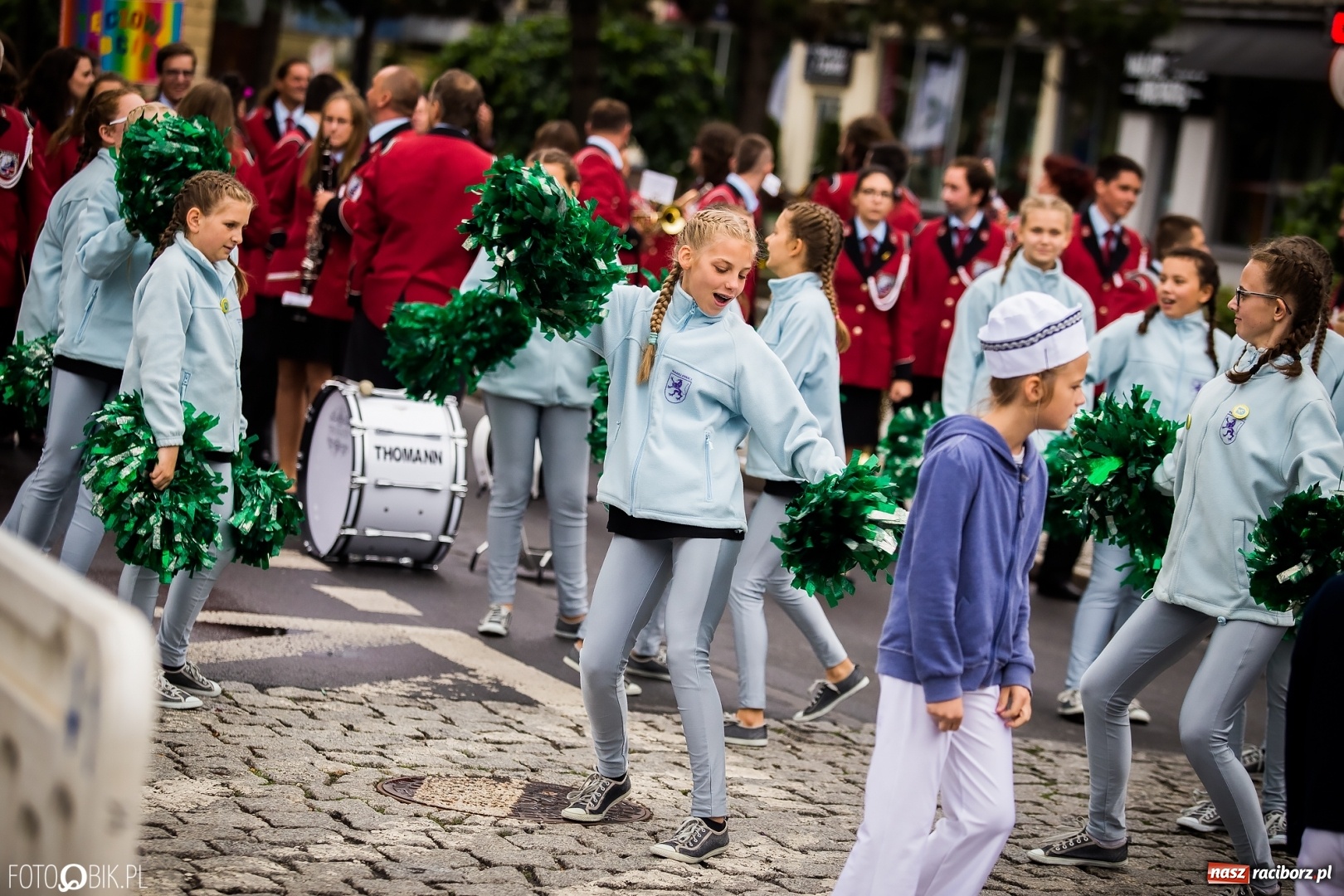 Zdjęcie w galerii na portalu naszraciborz.pl: Śląsk Kraina Wielu Kultur - przemarsz zespołów na raciborski zamek FOTO i WIDEO wiadomości z regionu