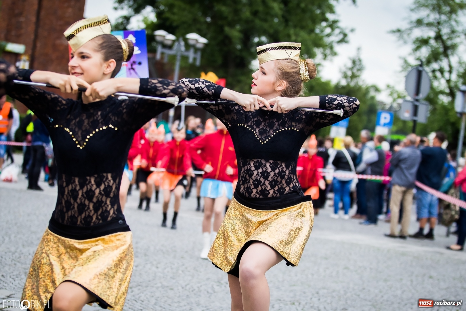 Zdjęcie w galerii na portalu naszraciborz.pl: Śląsk Kraina Wielu Kultur - przemarsz zespołów na raciborski zamek FOTO i WIDEO wiadomości z regionu
