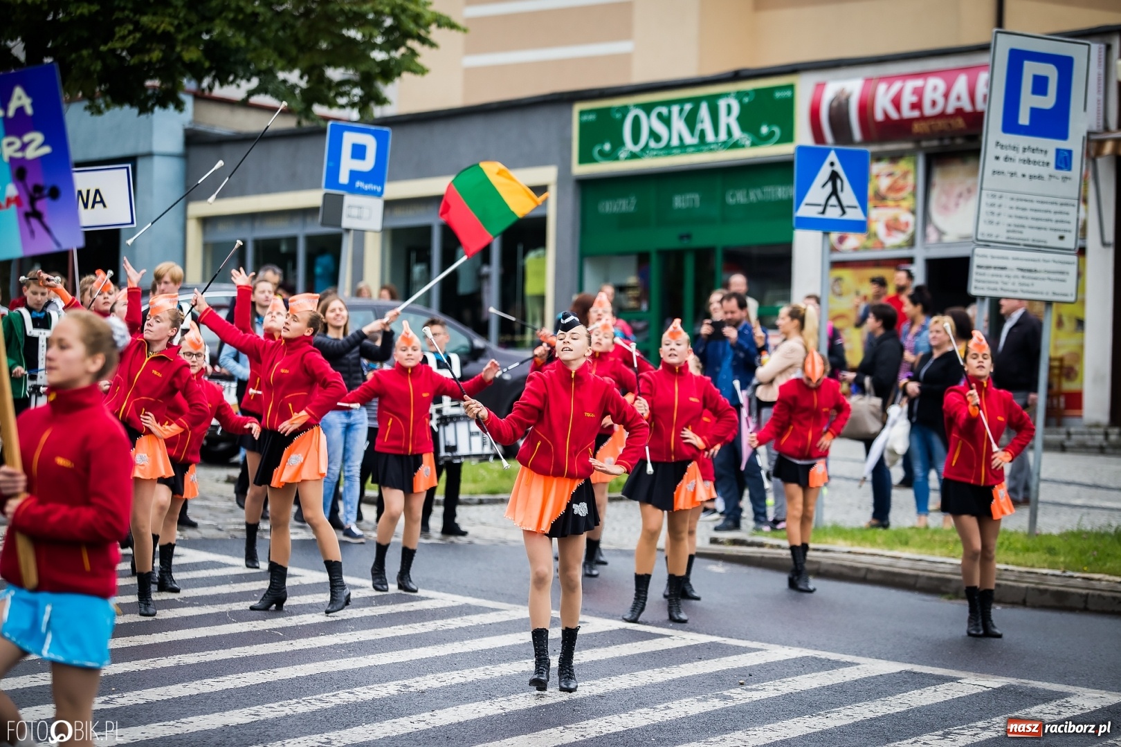 Zdjęcie w galerii na portalu naszraciborz.pl: Śląsk Kraina Wielu Kultur - przemarsz zespołów na raciborski zamek FOTO i WIDEO wiadomości z regionu