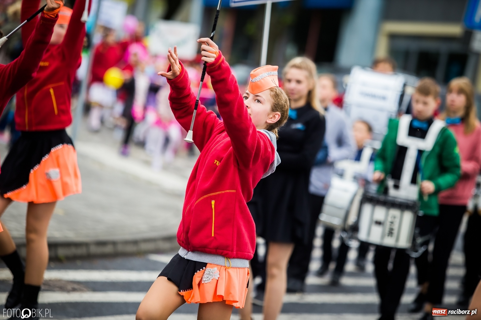 Zdjęcie w galerii na portalu naszraciborz.pl: Śląsk Kraina Wielu Kultur - przemarsz zespołów na raciborski zamek FOTO i WIDEO wiadomości z regionu