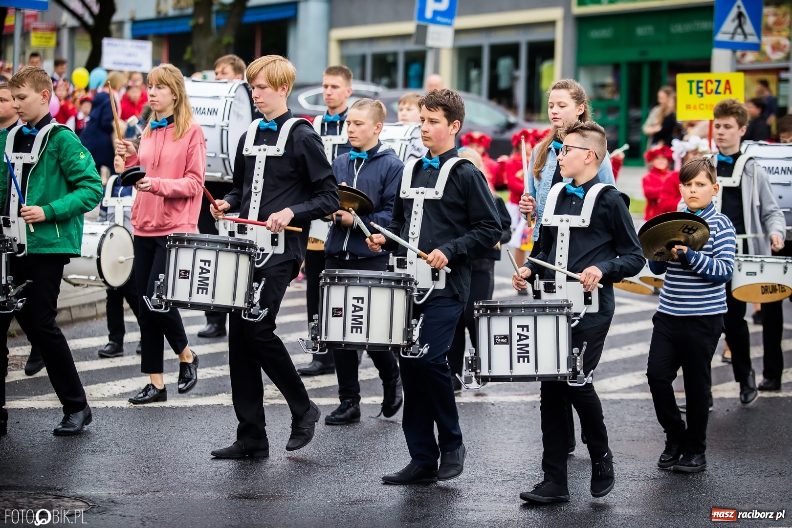 Zdjęcie w galerii na portalu naszraciborz.pl: Śląsk Kraina Wielu Kultur - przemarsz zespołów na raciborski zamek FOTO i WIDEO wiadomości z regionu
