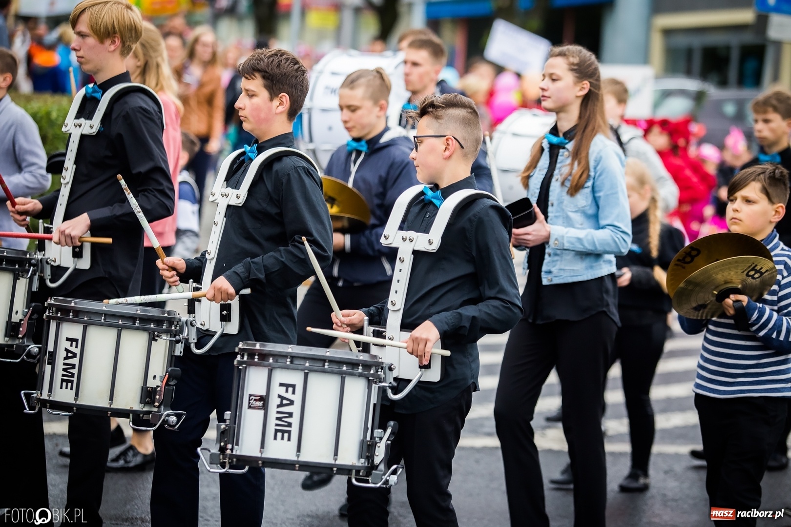 Zdjęcie w galerii na portalu naszraciborz.pl: Śląsk Kraina Wielu Kultur - przemarsz zespołów na raciborski zamek FOTO i WIDEO wiadomości z regionu
