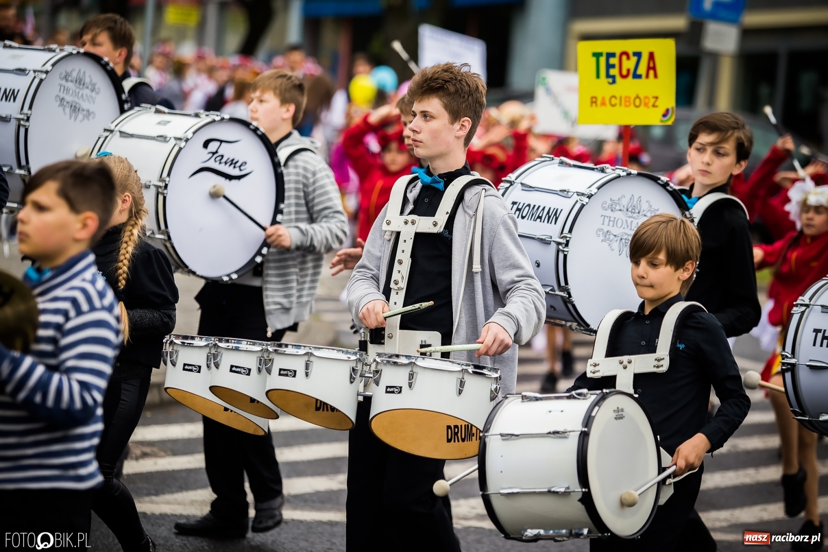 Zdjęcie w galerii na portalu naszraciborz.pl: Śląsk Kraina Wielu Kultur - przemarsz zespołów na raciborski zamek FOTO i WIDEO wiadomości z regionu