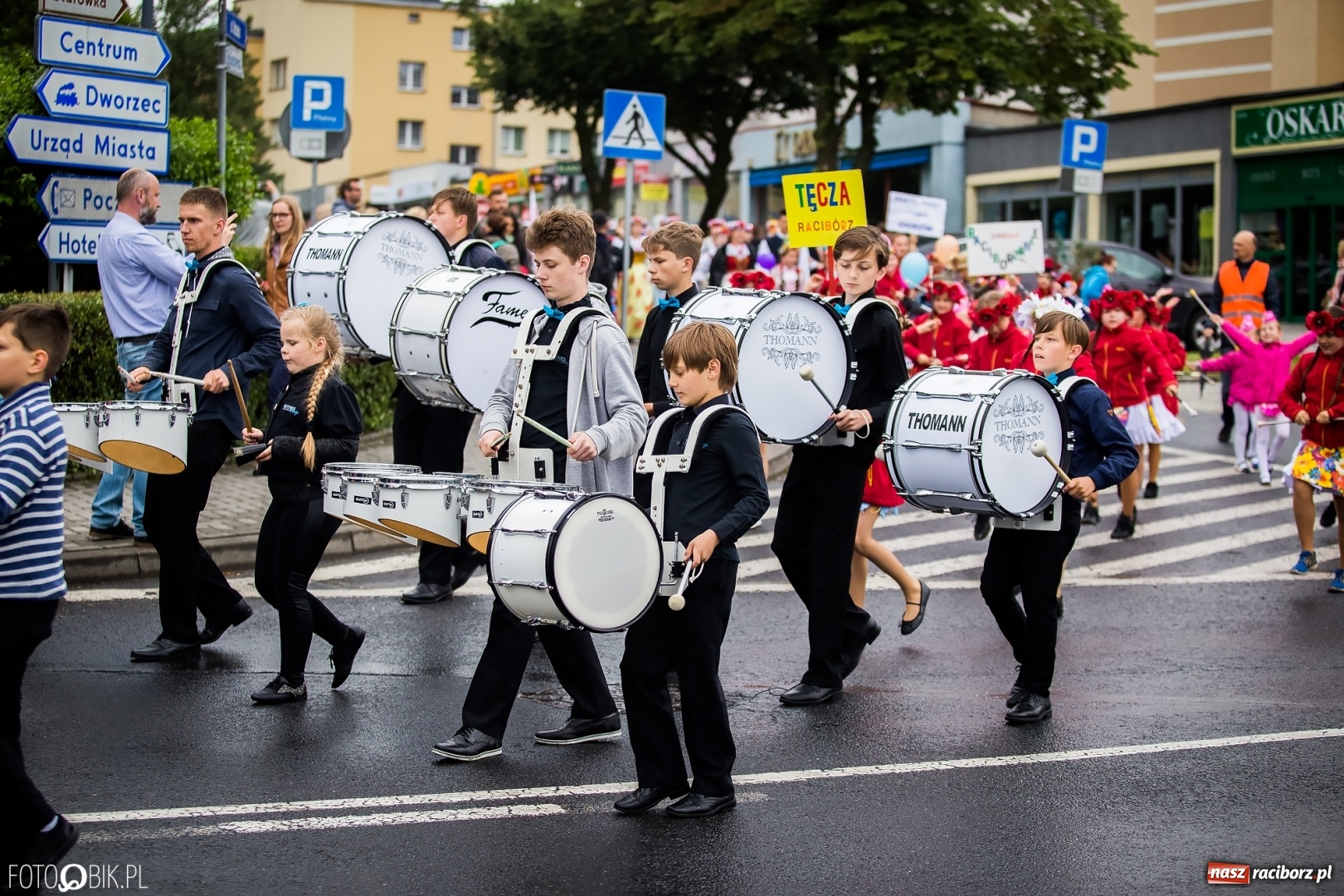 Zdjęcie w galerii na portalu naszraciborz.pl: Śląsk Kraina Wielu Kultur - przemarsz zespołów na raciborski zamek FOTO i WIDEO wiadomości z regionu