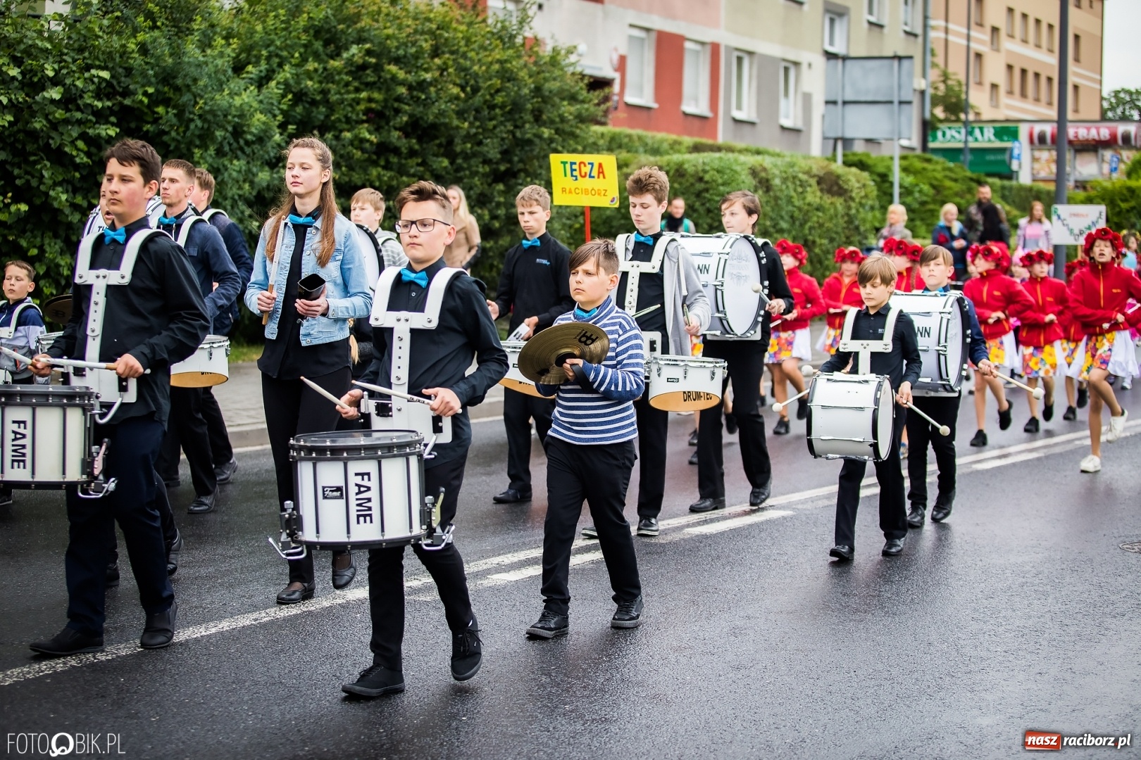 Zdjęcie w galerii na portalu naszraciborz.pl: Śląsk Kraina Wielu Kultur - przemarsz zespołów na raciborski zamek FOTO i WIDEO wiadomości z regionu