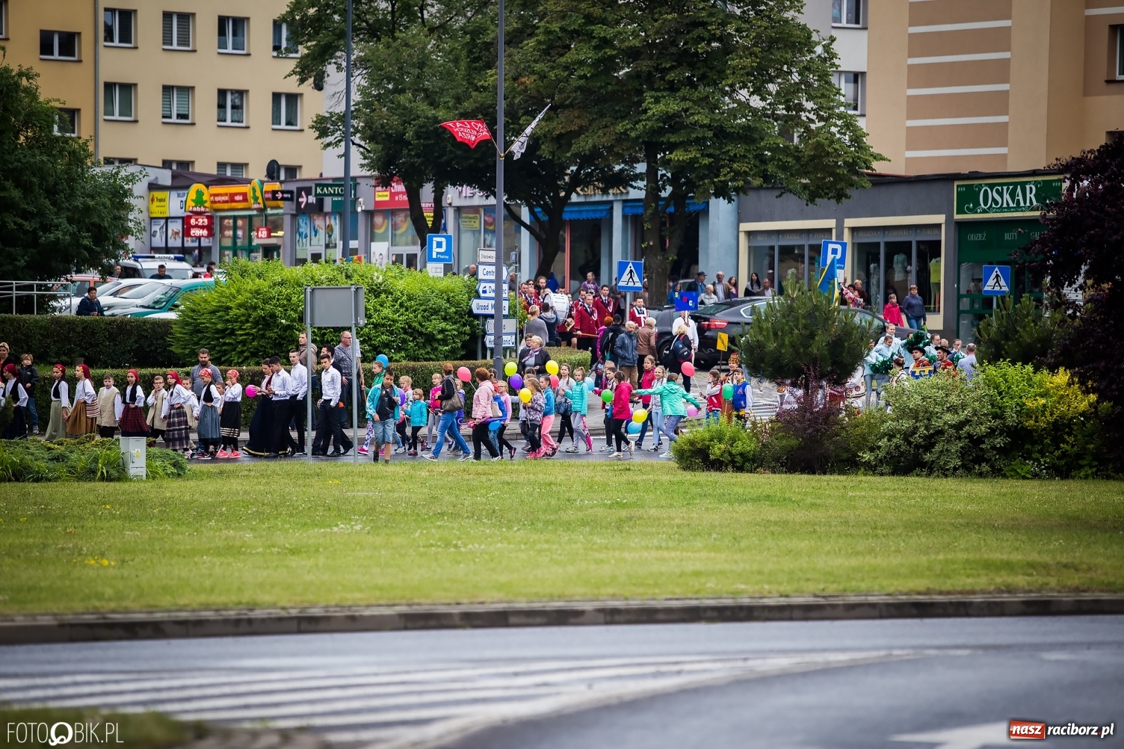 Zdjęcie w galerii na portalu naszraciborz.pl: Śląsk Kraina Wielu Kultur - przemarsz zespołów na raciborski zamek FOTO i WIDEO wiadomości z regionu