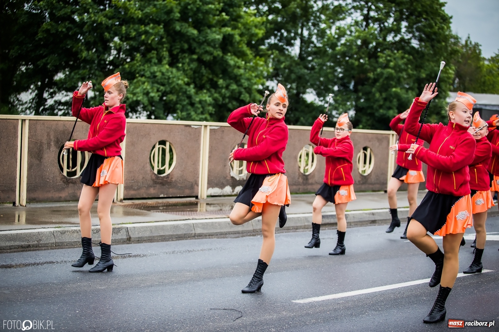 Zdjęcie w galerii na portalu naszraciborz.pl: Śląsk Kraina Wielu Kultur - przemarsz zespołów na raciborski zamek FOTO i WIDEO wiadomości z regionu