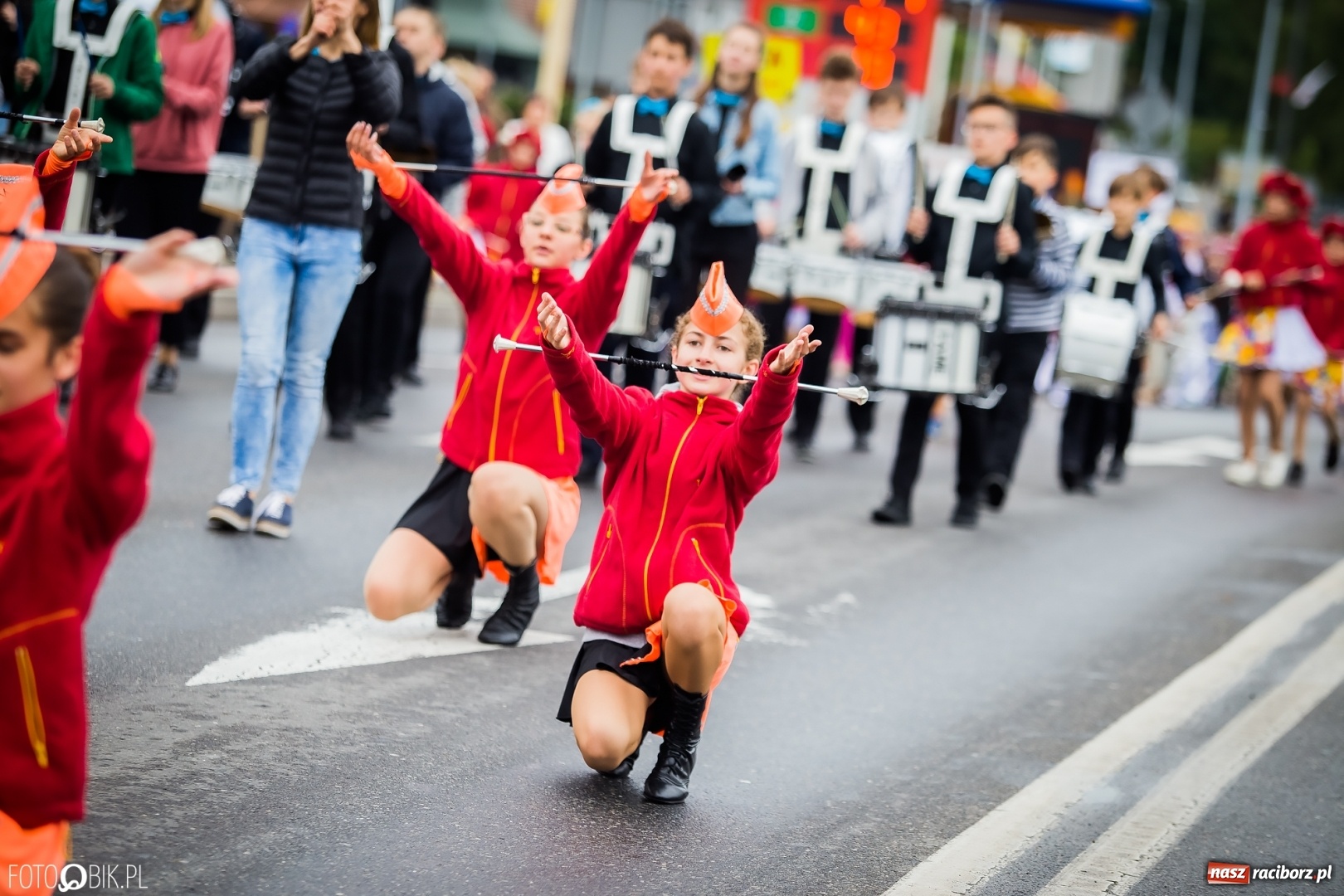 Zdjęcie w galerii na portalu naszraciborz.pl: Śląsk Kraina Wielu Kultur - przemarsz zespołów na raciborski zamek FOTO i WIDEO wiadomości z regionu
